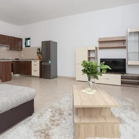 Zuvan Apartment *