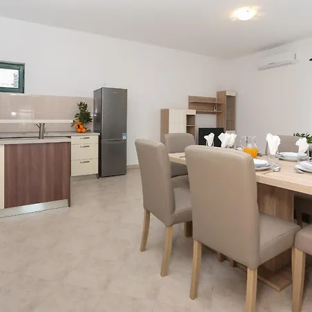 Apartment Zuvan Trogir