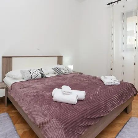 Zuvan Apartment