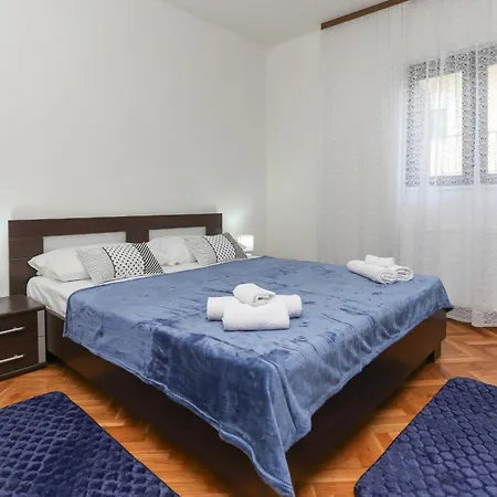 Zuvan Apartment *